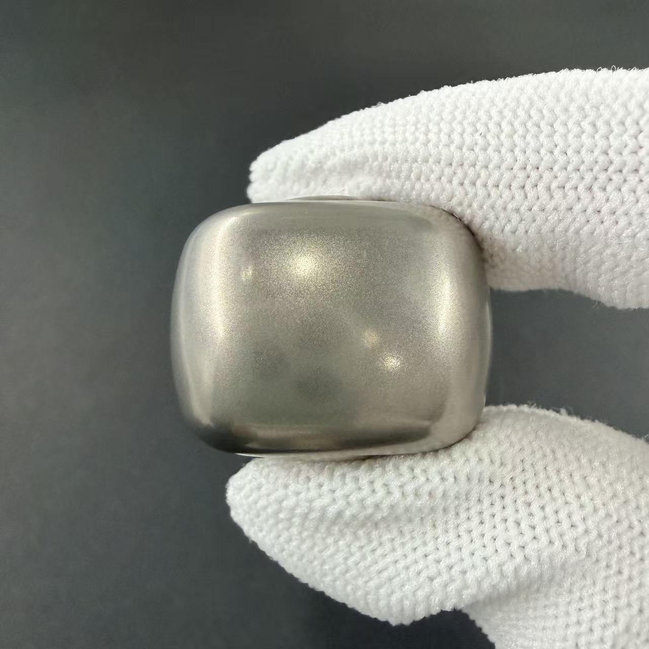 Sugar Cube Titanium