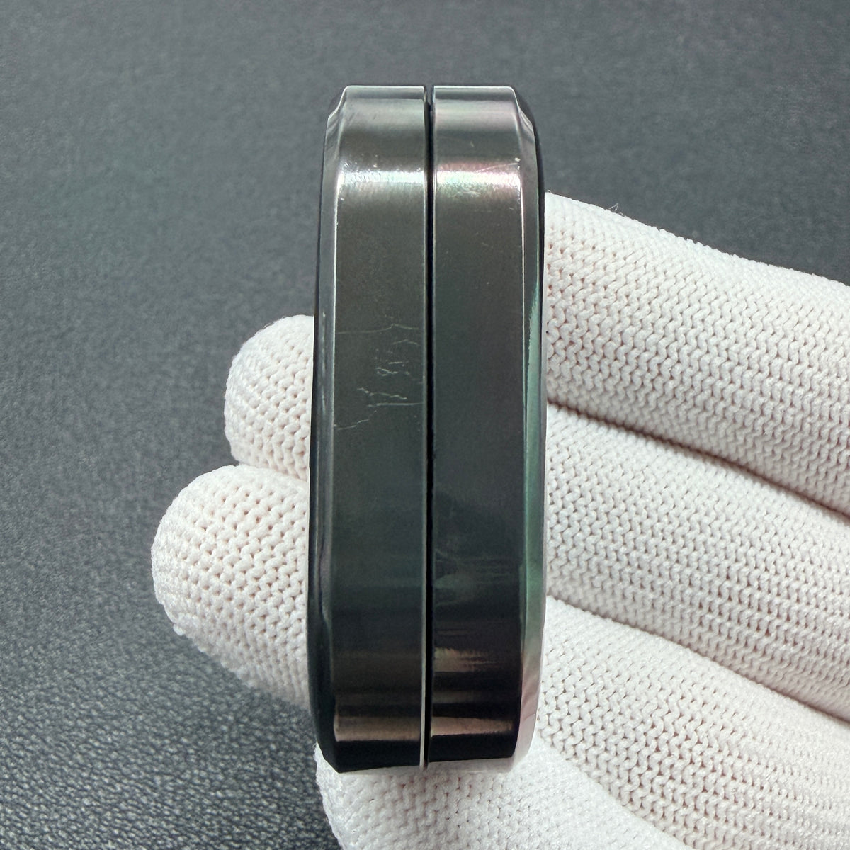 F2 Zirconium Color-Anodized Resin-Sealed
