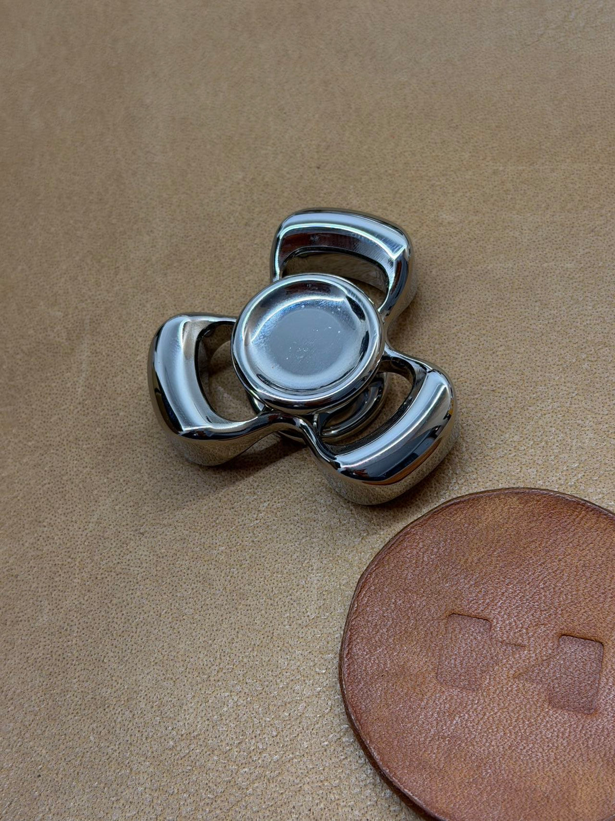 Three-Leaf Horizon Stainless Steel