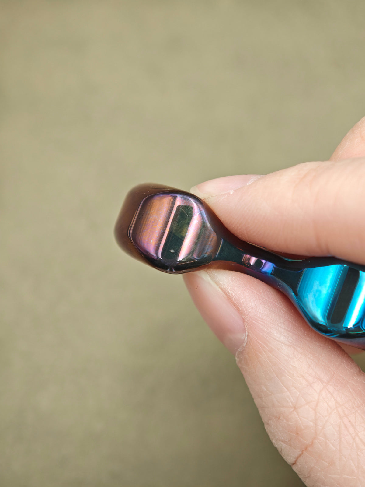 Three-Leaf Horizon Zirconium Oil Slick