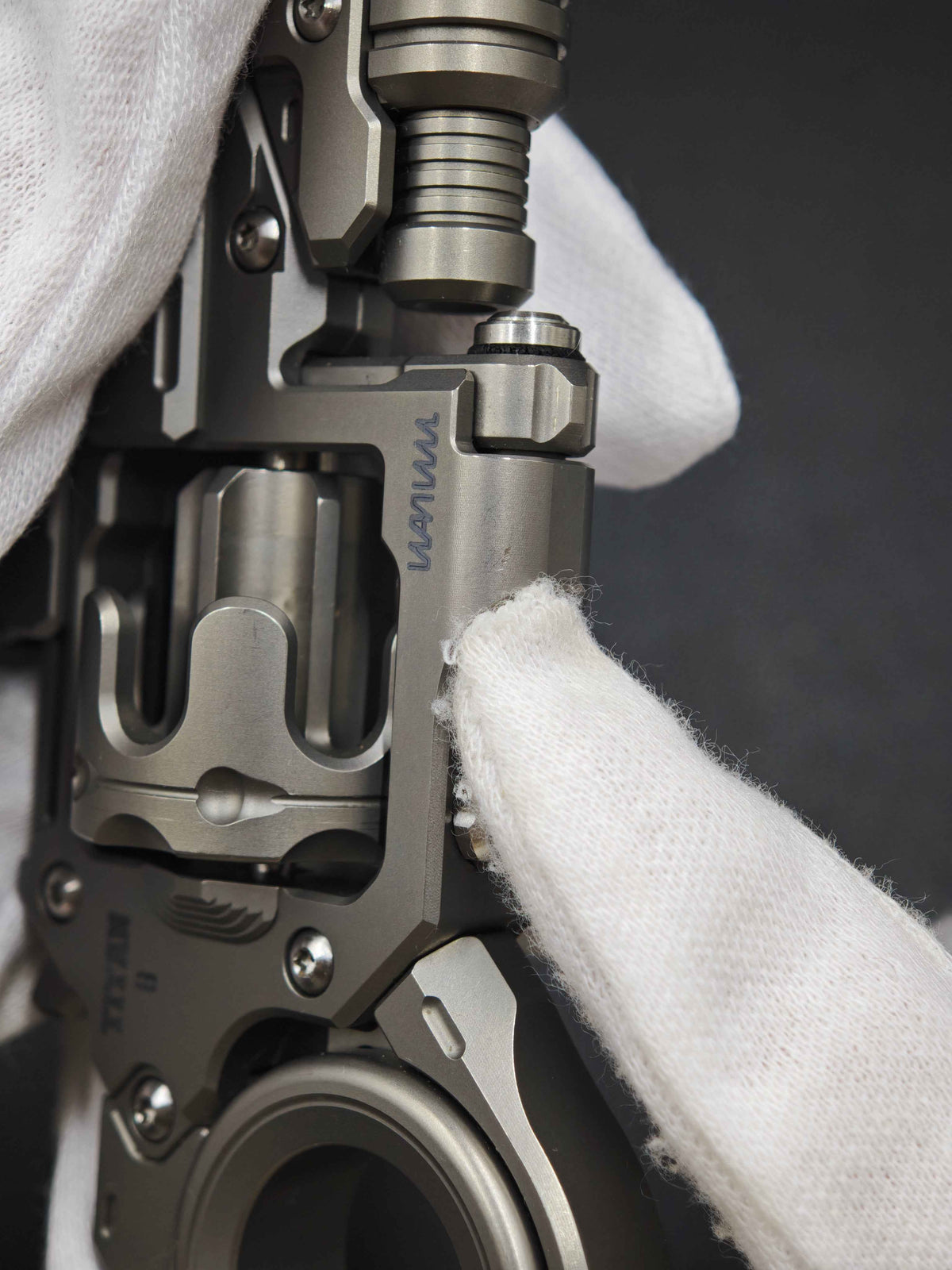 EDCELL Breaker Titanium