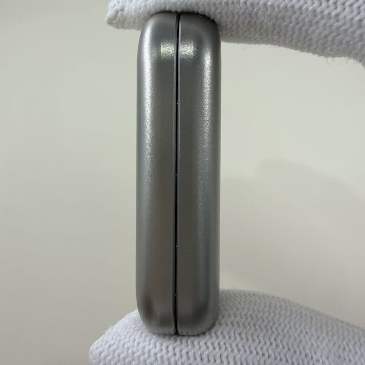 Floating Cloud Titanium