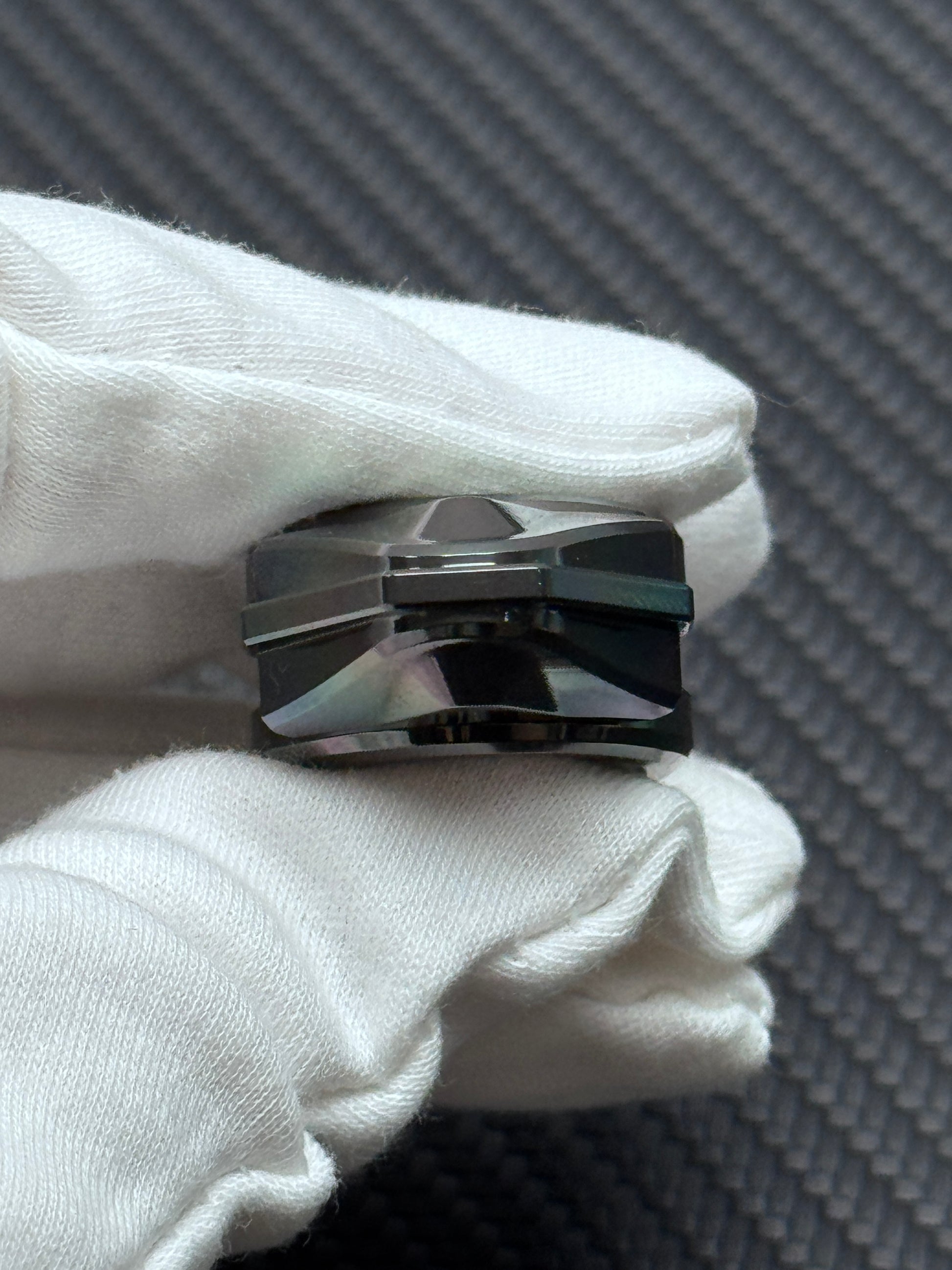 Tri Leaf Vida Zirconium