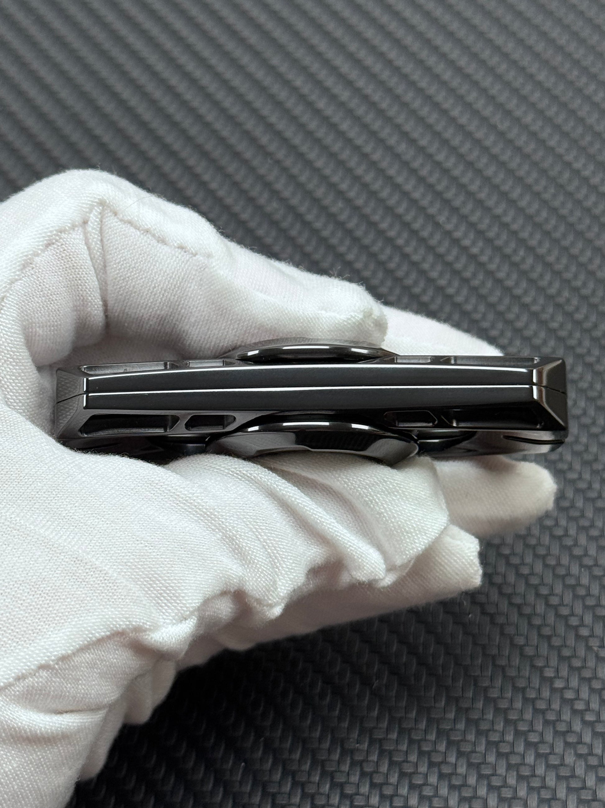 Ling Yin Zirconium