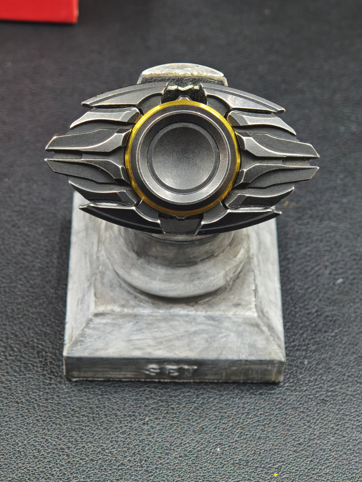 Dark Shell Opening Stainless Steel