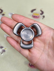 Three-Leaf Horizon Tungsten