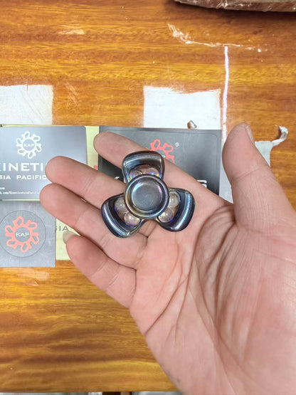 Three-Leaf Horizon Zirconium Oil Slick