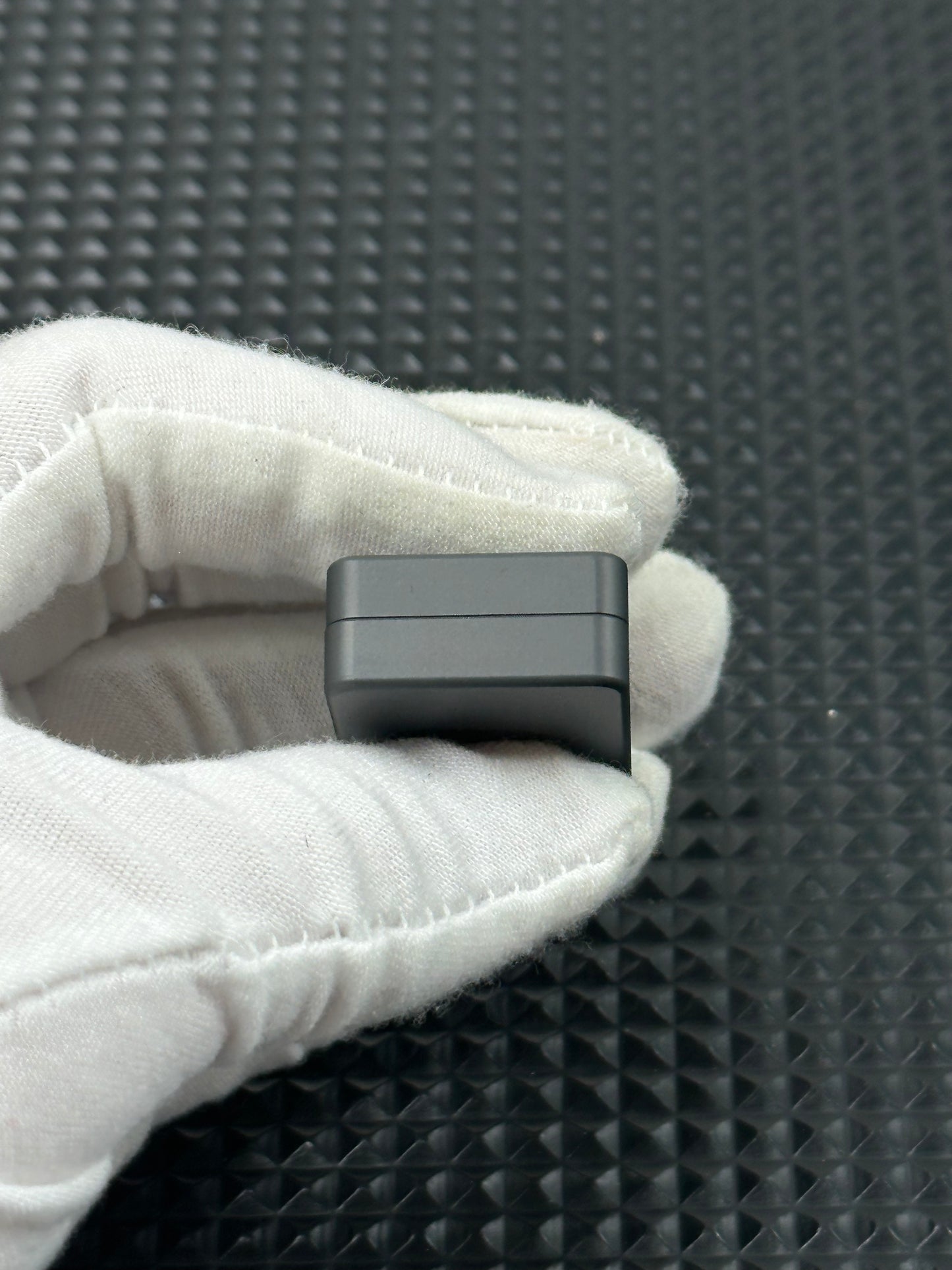 Mute Zirconium