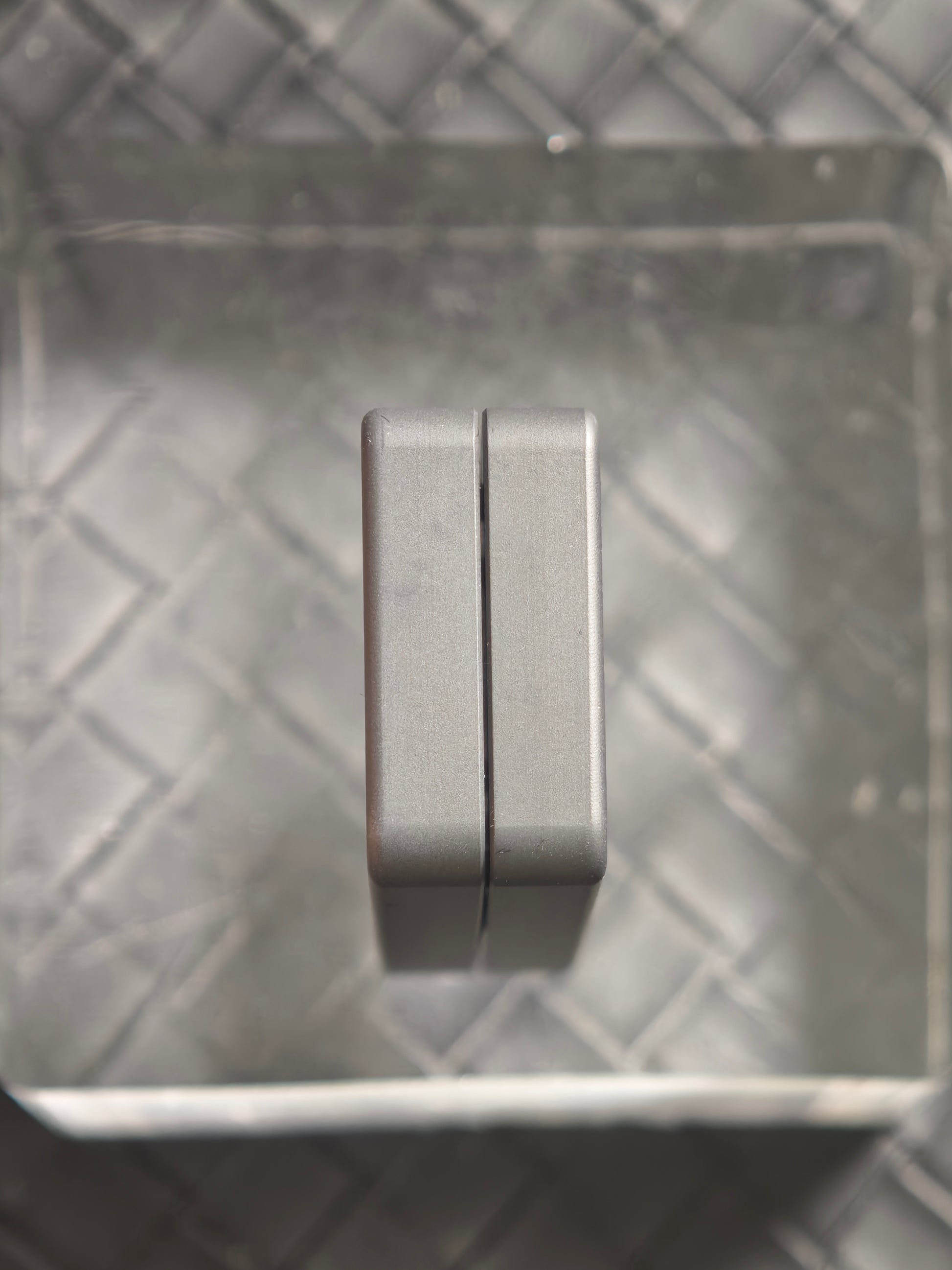 Mute Zirconium
