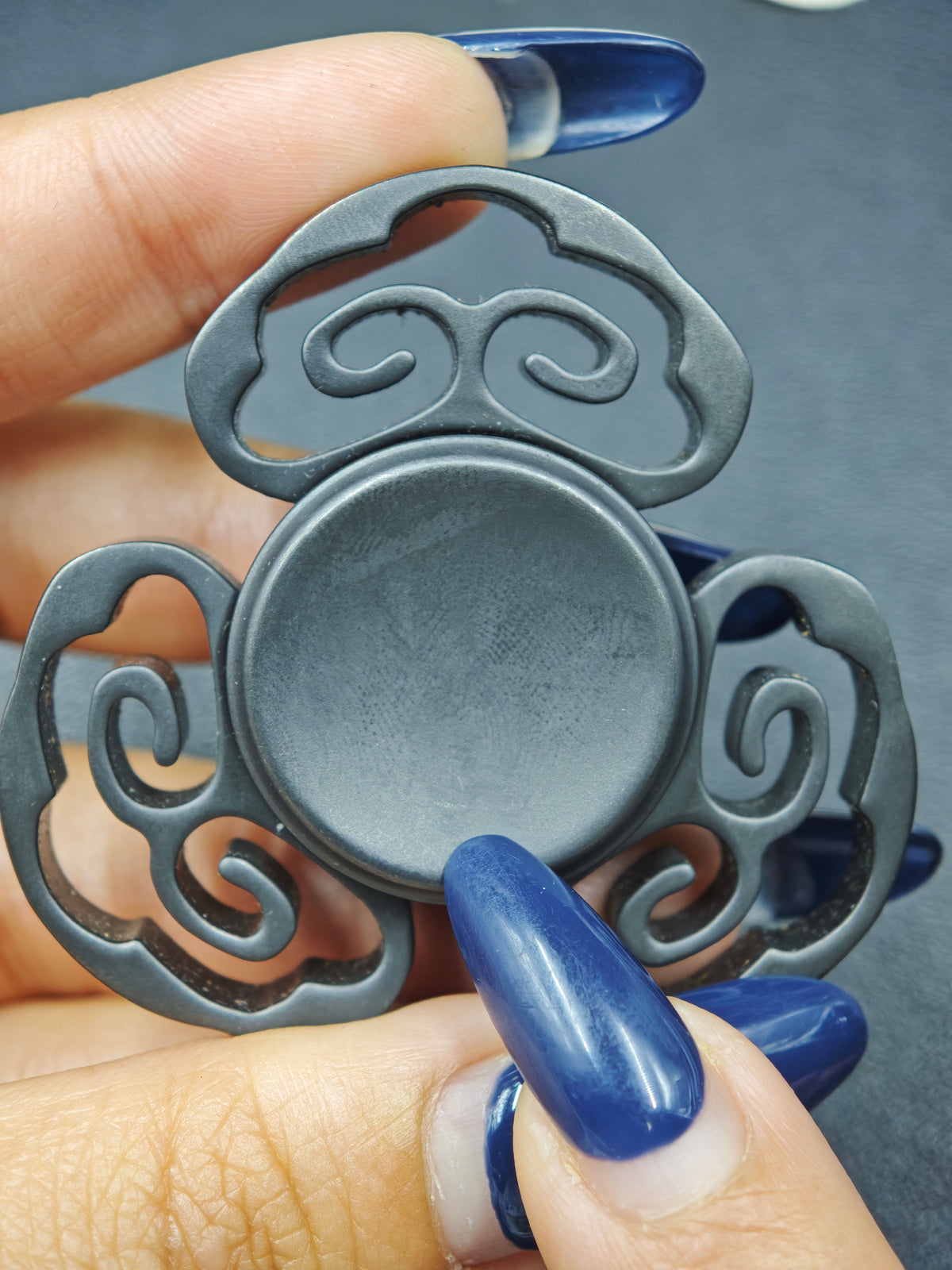 Yungong Xunyin Zirconium
