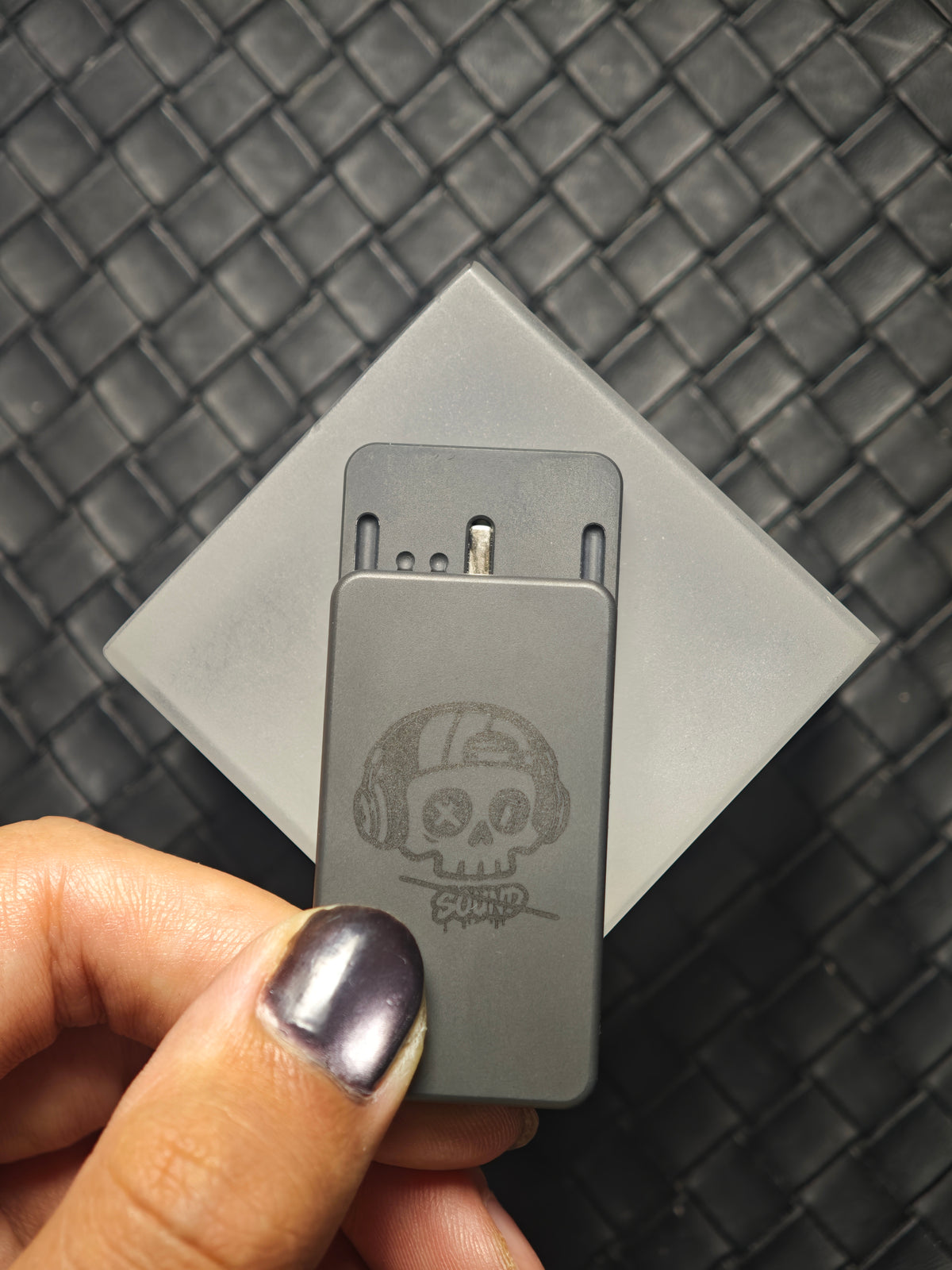 Mute Zirconium