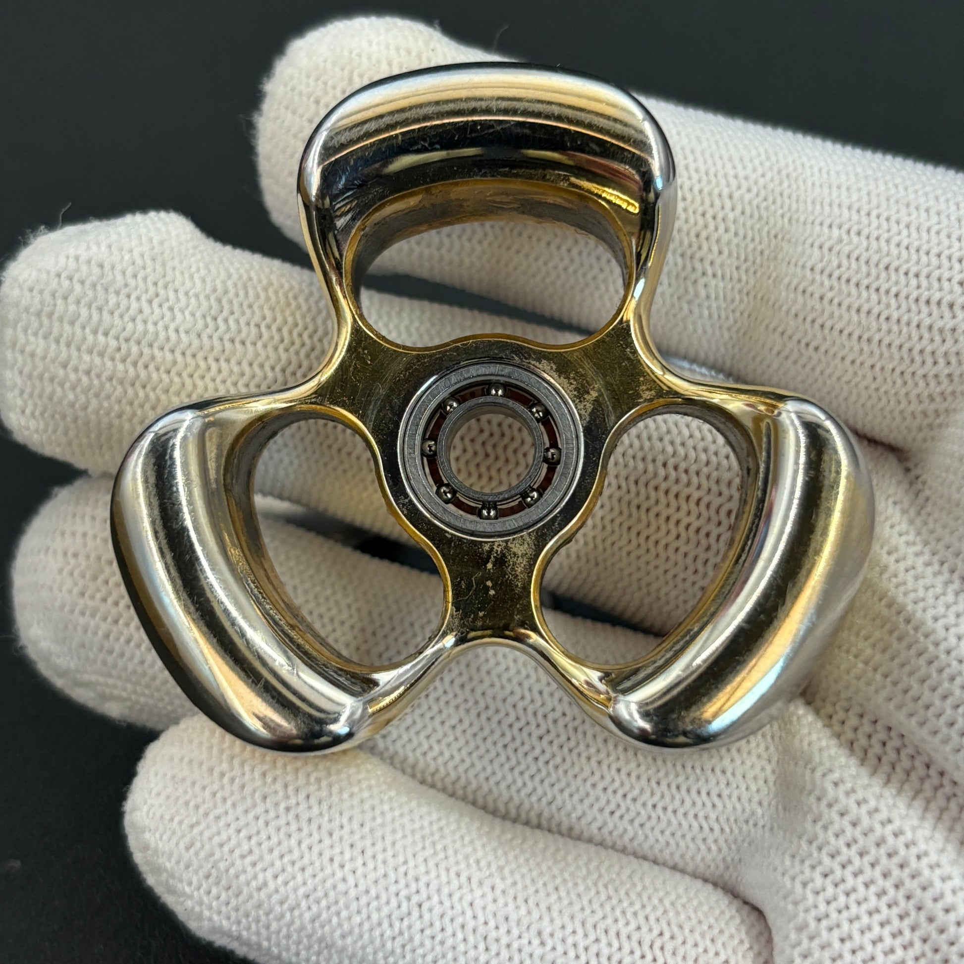 Three-Leaf Horizon Mega Stainless Steel