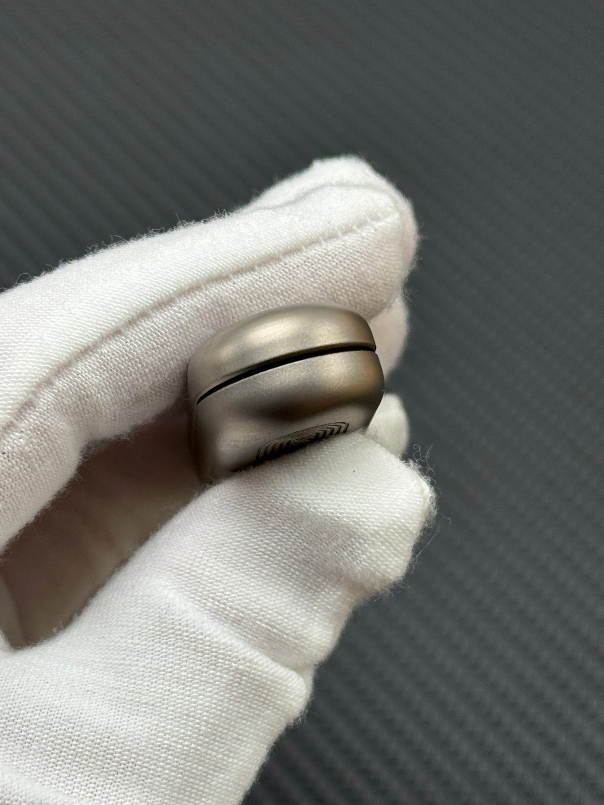 Floating Cloud Titanium