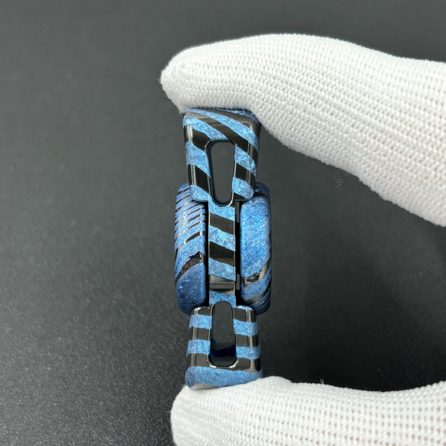Floating Shadow Zircuti