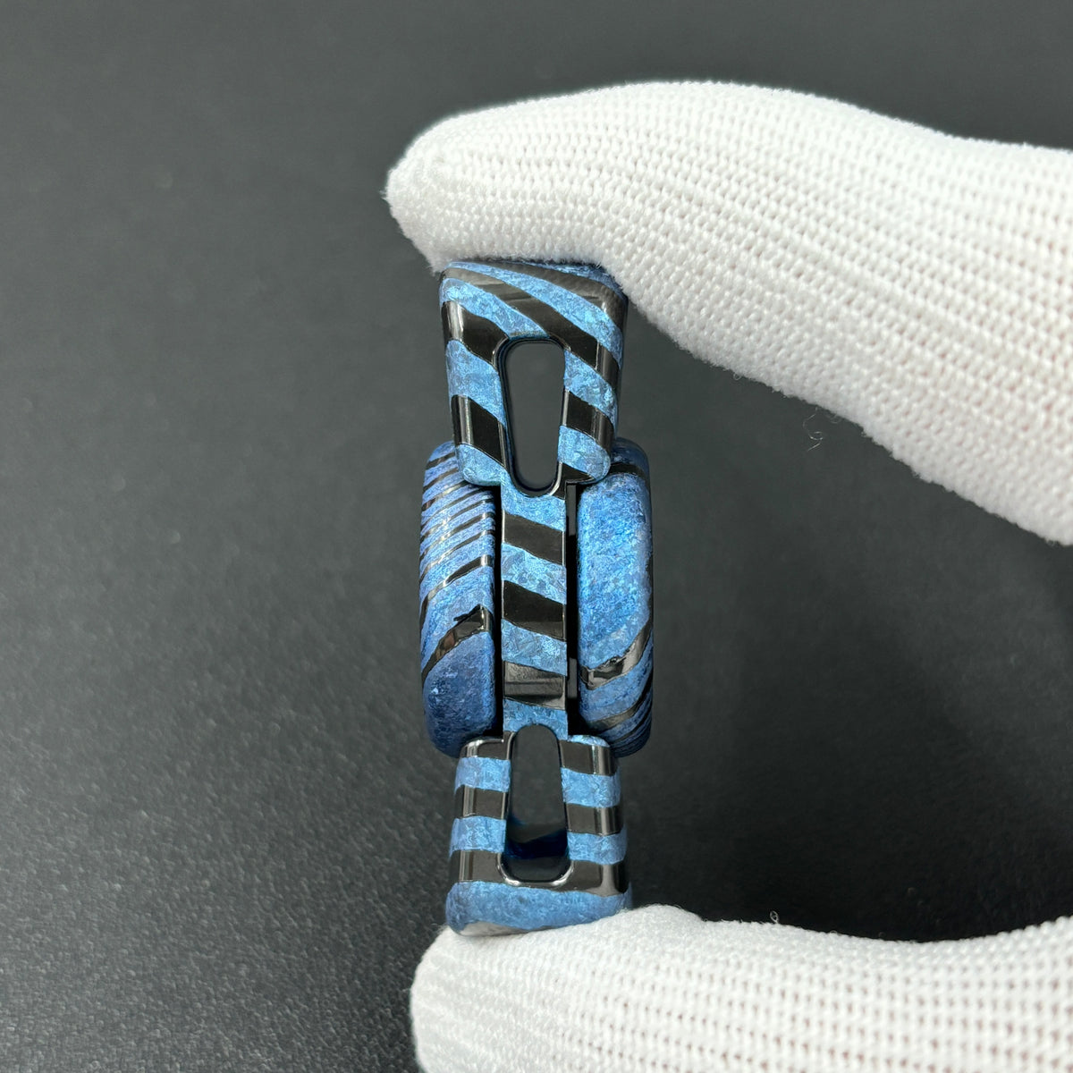 Floating Shadow Zircuti