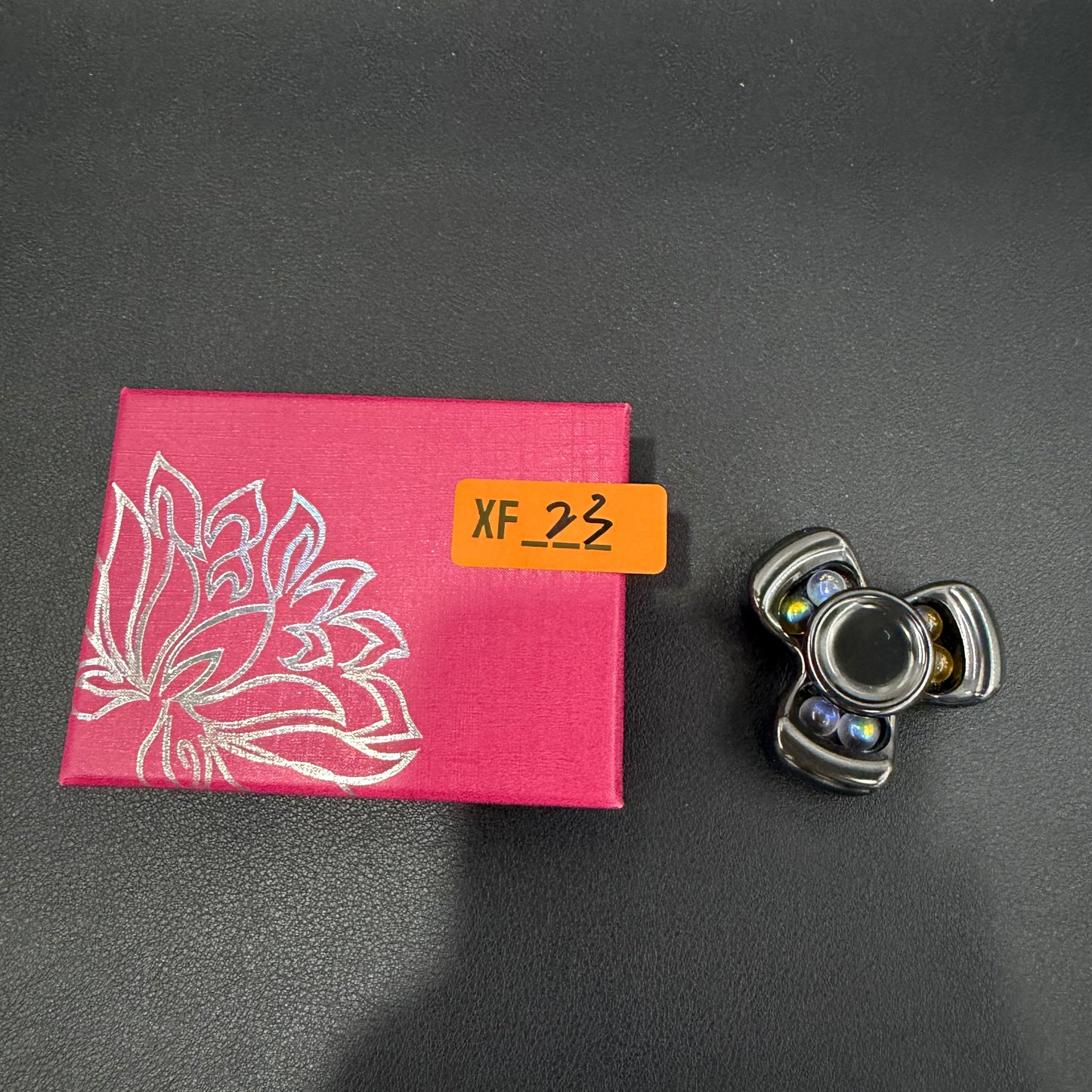 Three-Leaf Horizon Zirconium