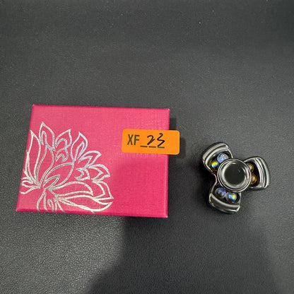 Three-Leaf Horizon Zirconium