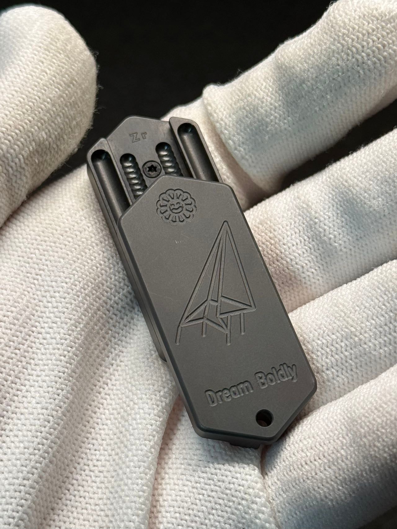 Plane Zirconium