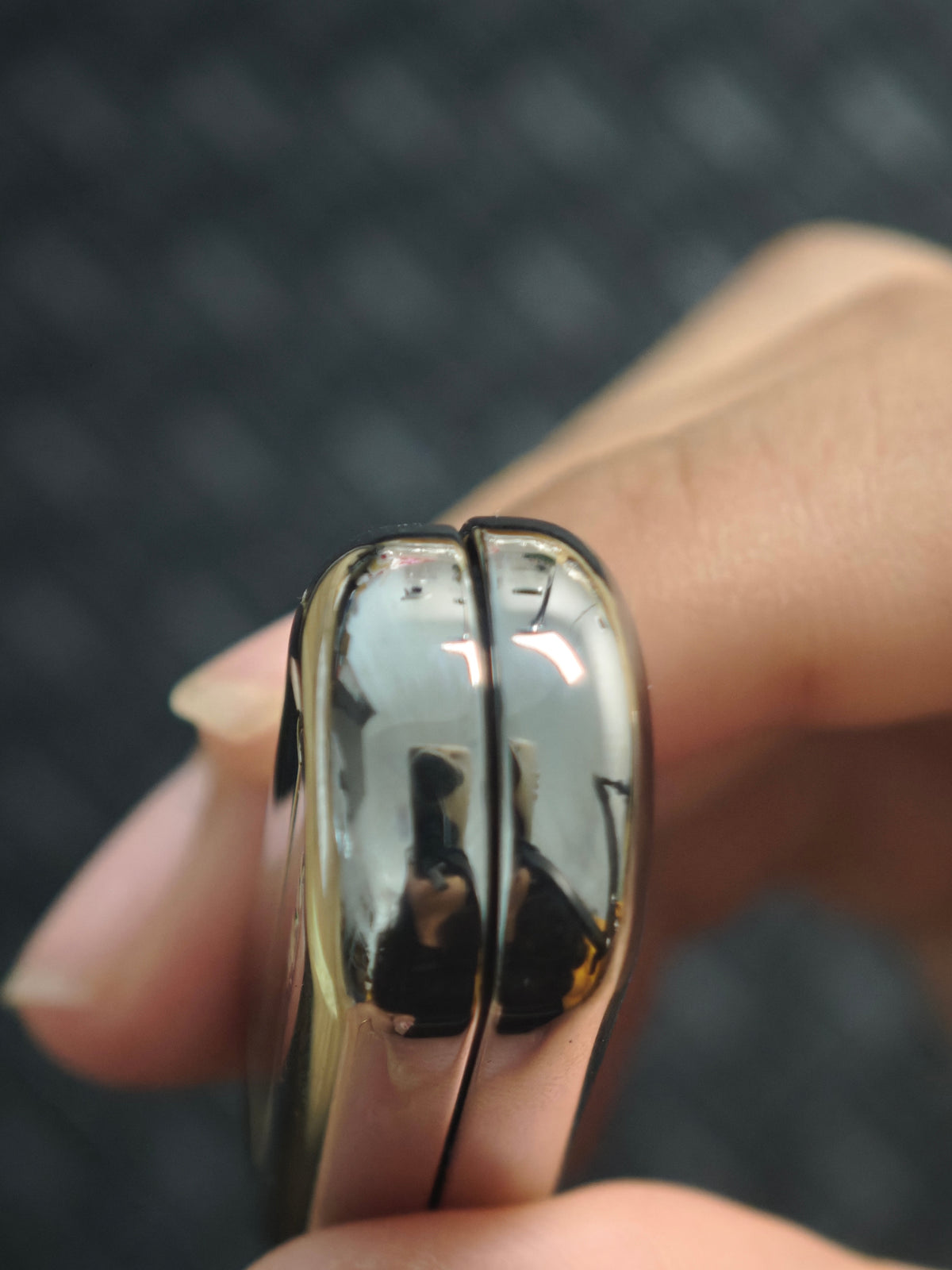 Floating Cloud Titanium Polished