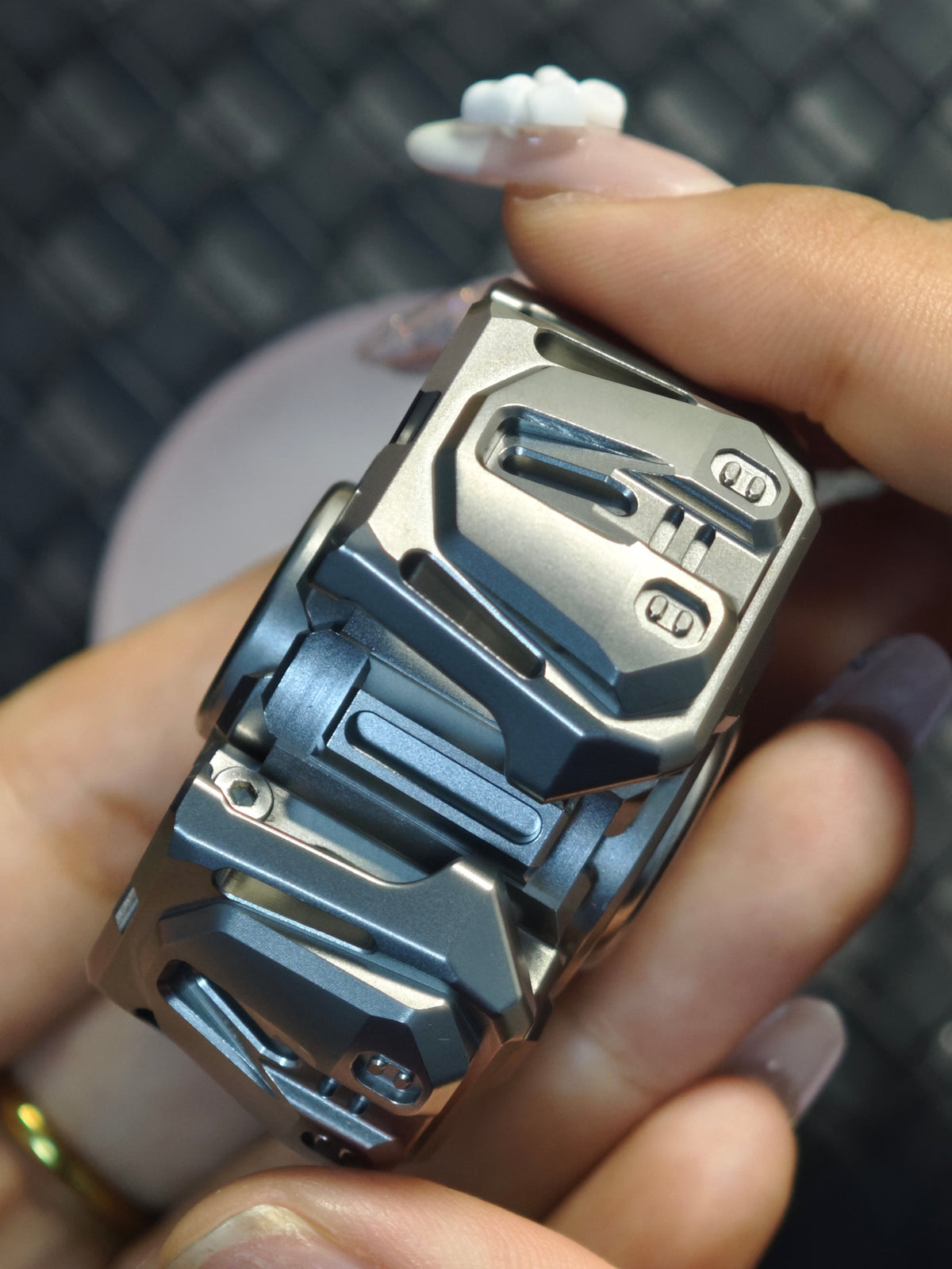 Ancient Iron Shell Opening Titanium