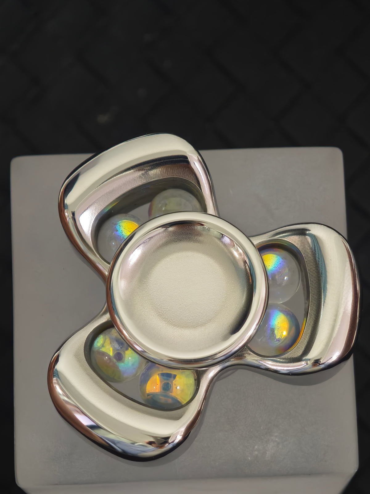 Three-Leaf Horizon Stainless Steel
