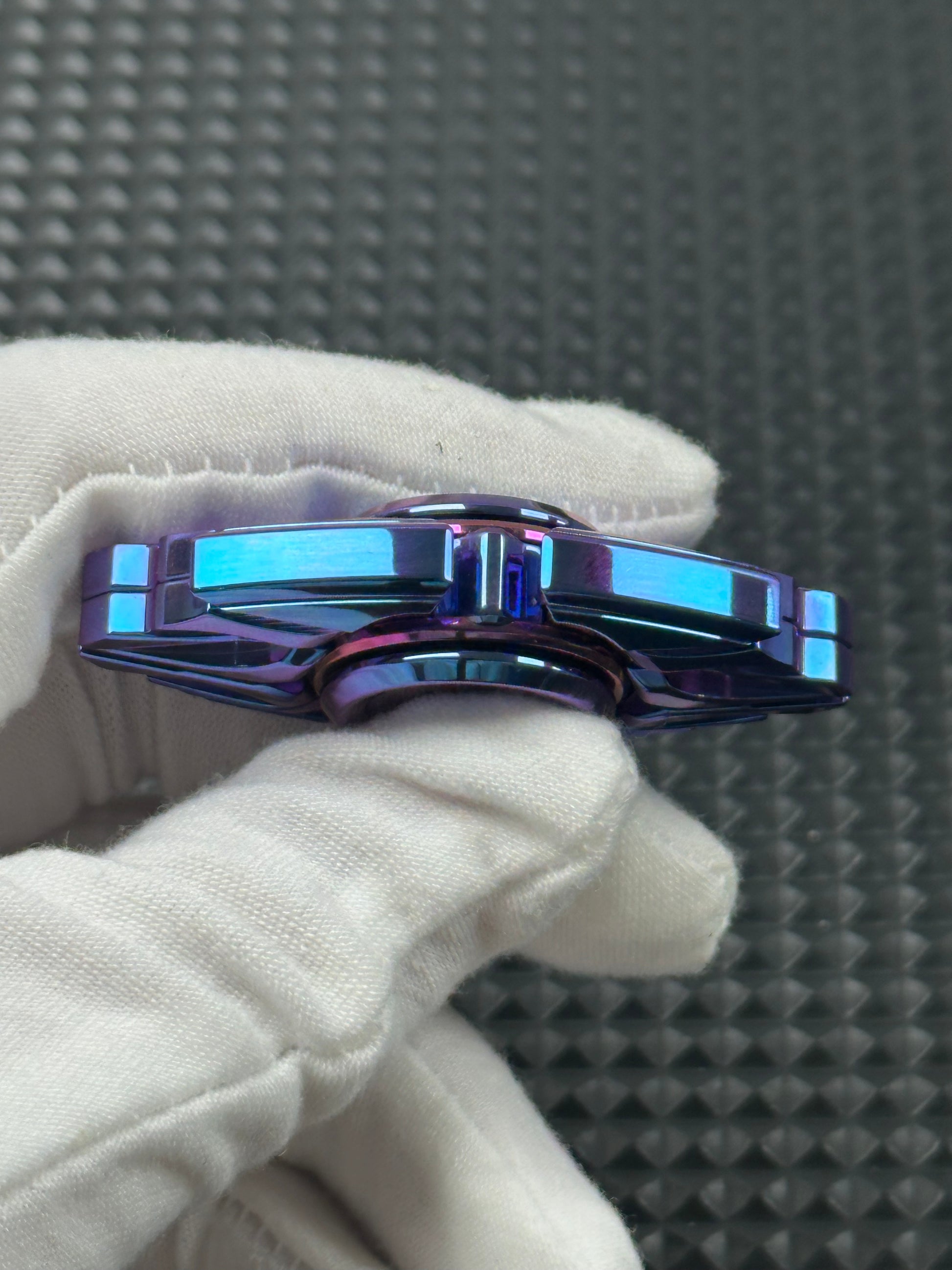 Dark Shell Opening Zirconium