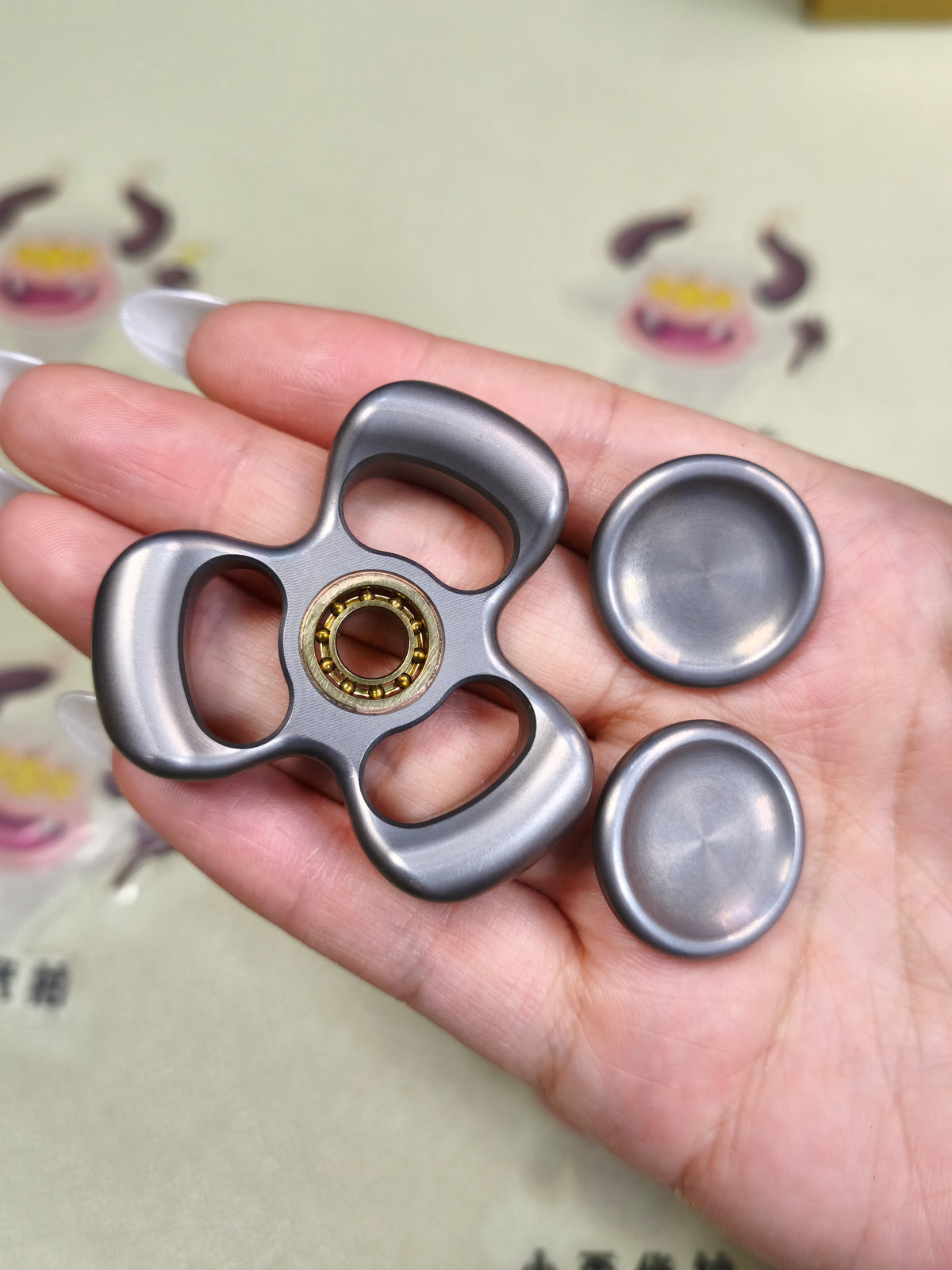 Three-Leaf Horizon Tungsten