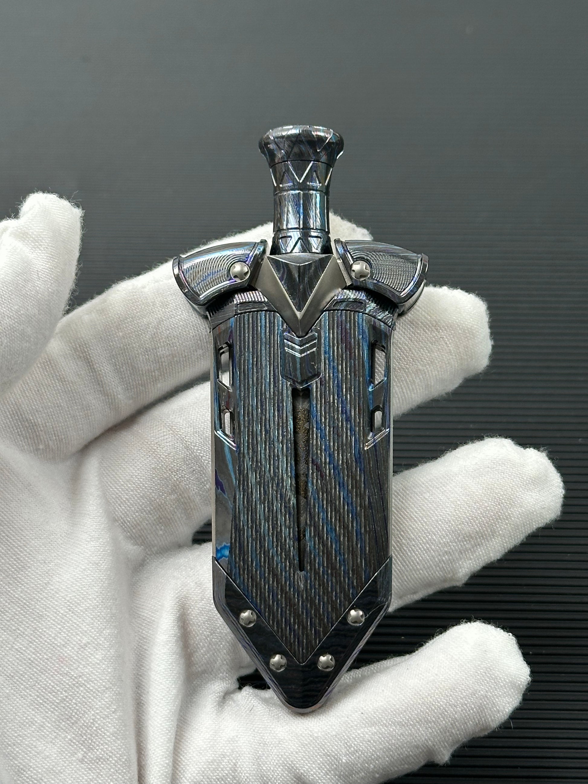 Azure Dragon Lake Sword Zircuti