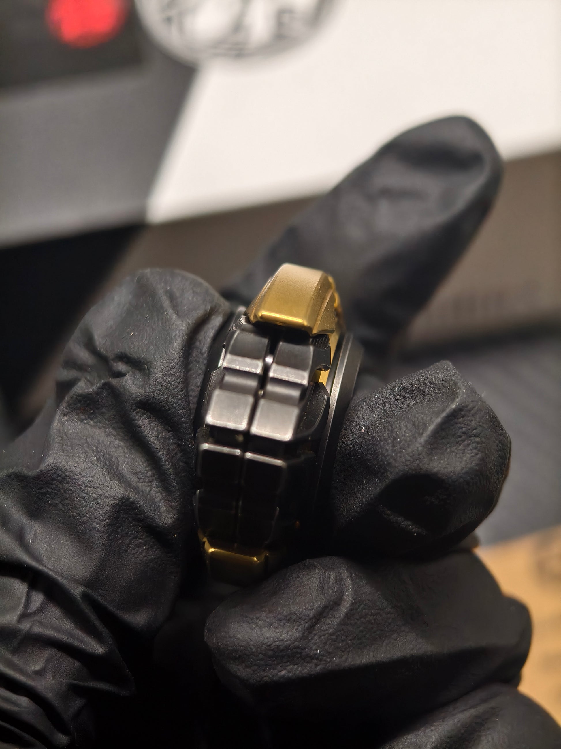 Dark Shell Opening Stainless Steel