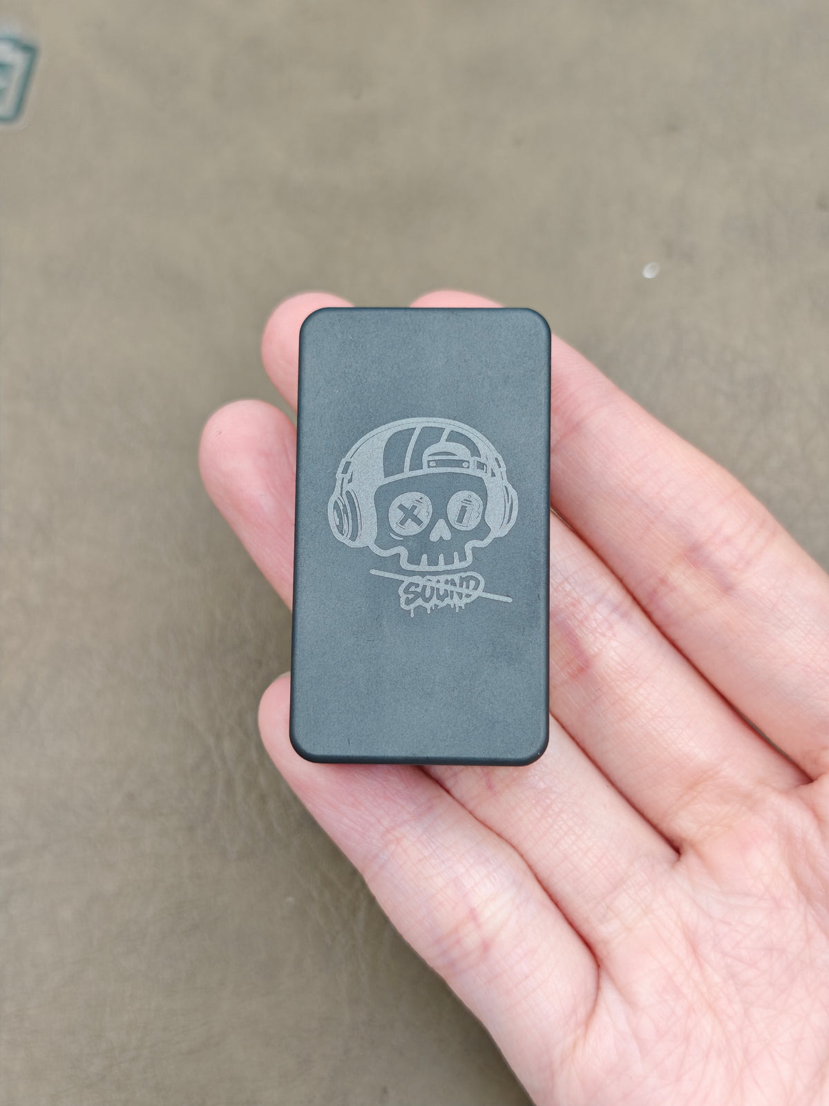Mute Zirconium