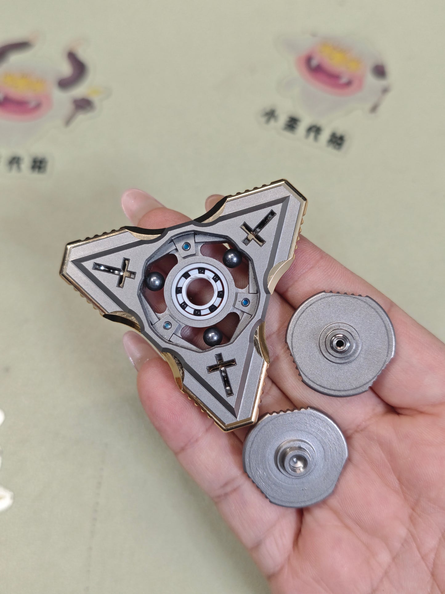 Graviturbine Gabriel Black Gold Shell Opening