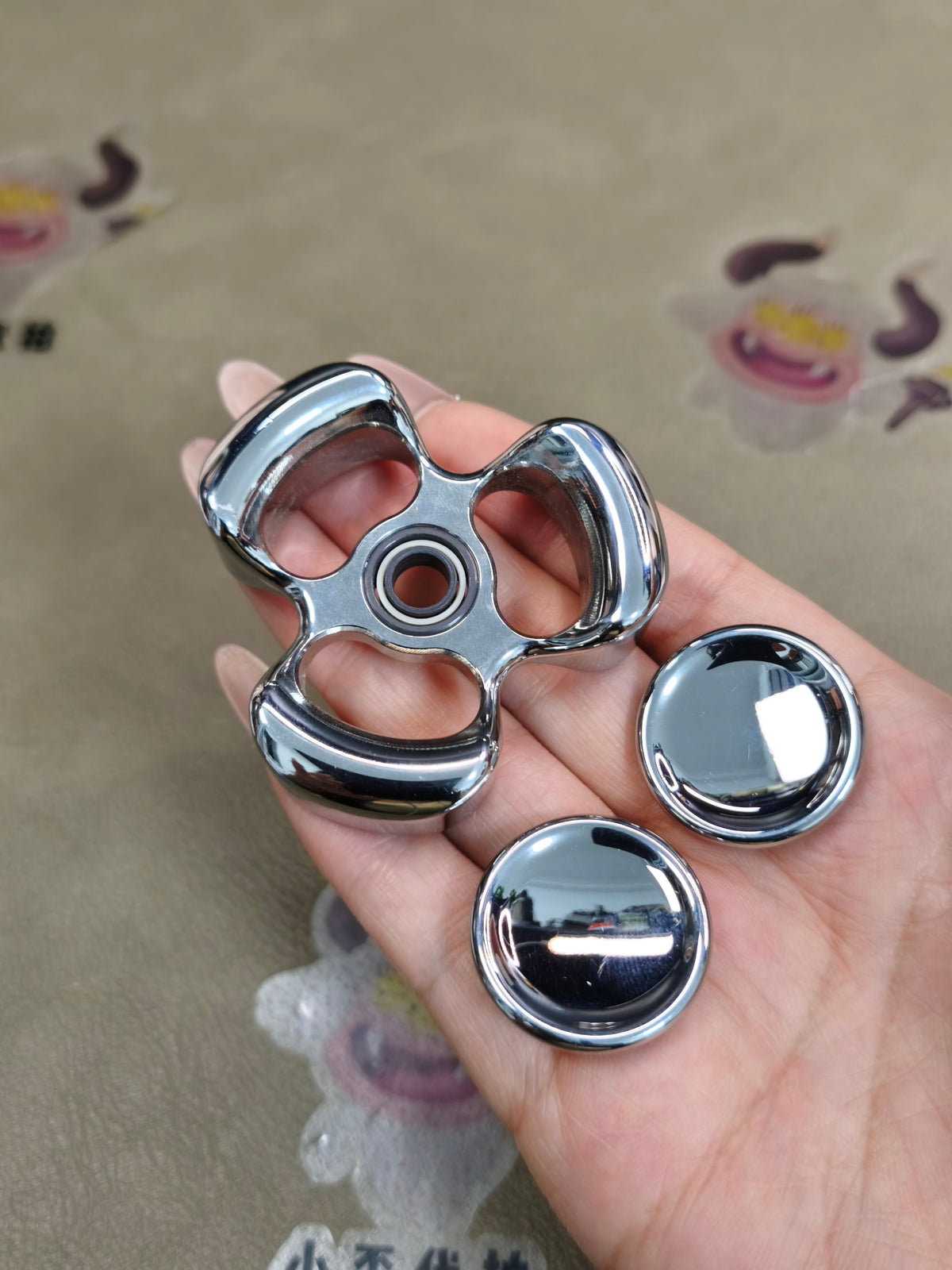 Three-Leaf Horizon Stainless Steel Polished