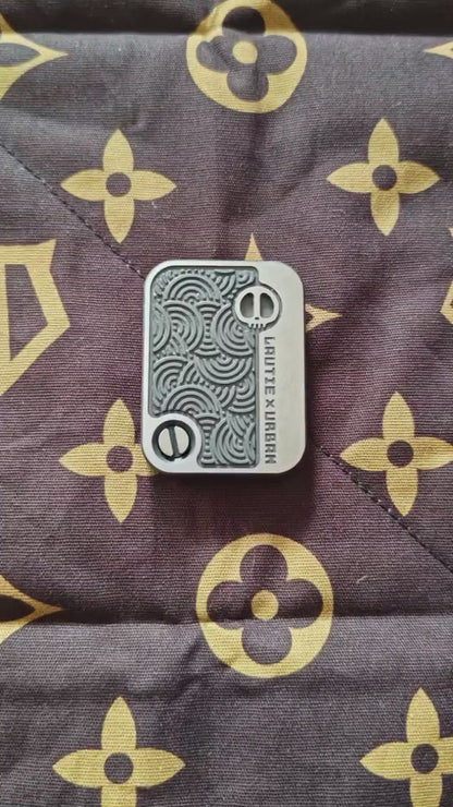 Poker Shuffle Zirconium