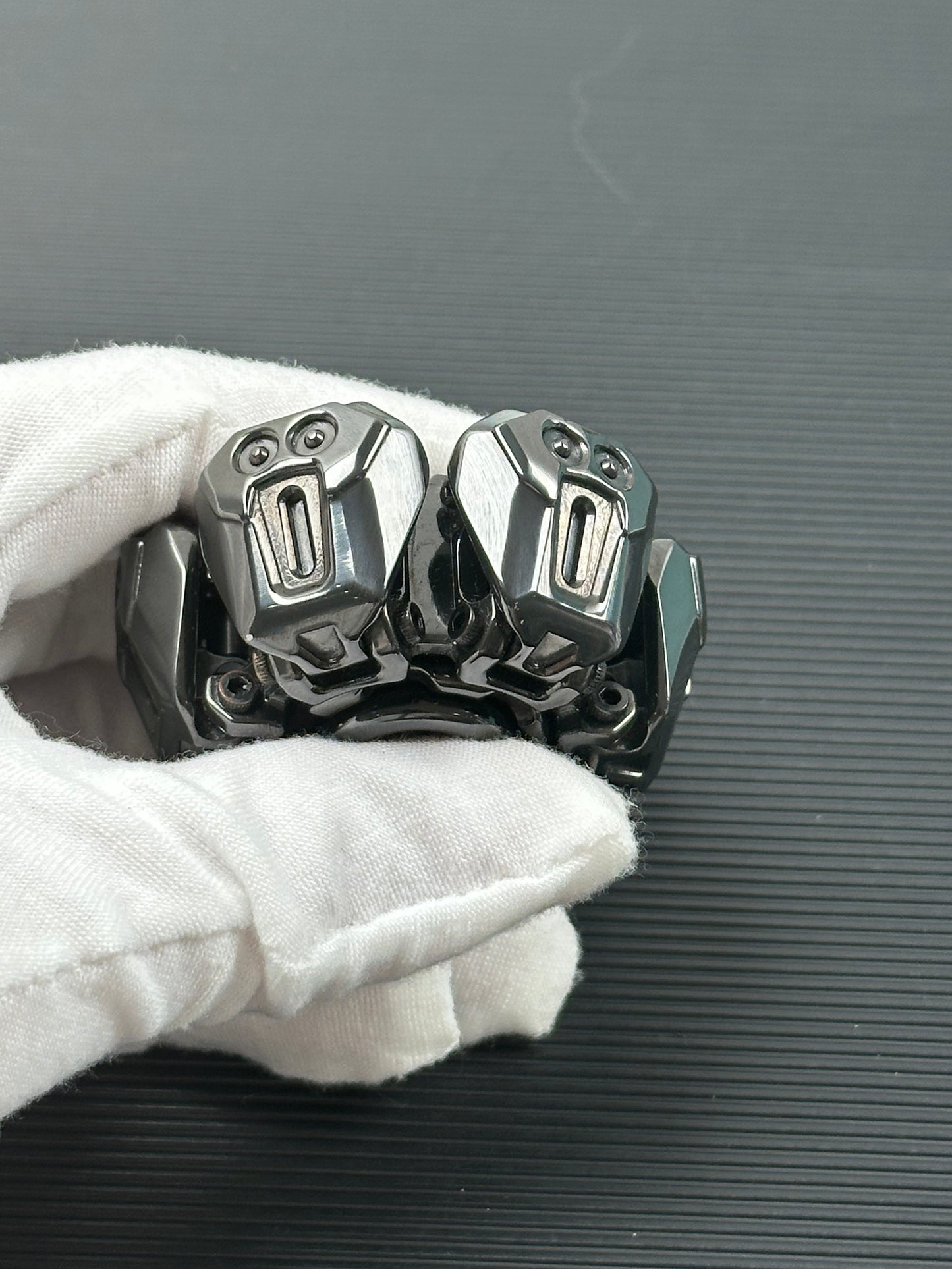 Ancient Iron Shell Opening Zirconium