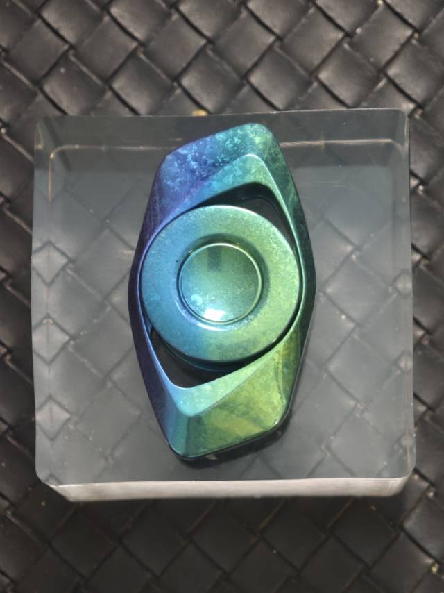 Phantom Dual Leaf Crystallized Titanium