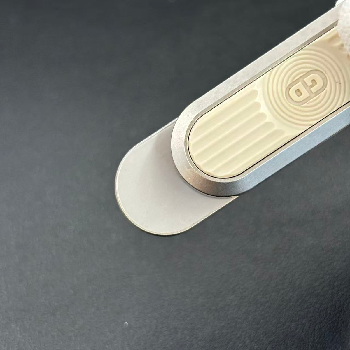 Pipa Plate Titanium