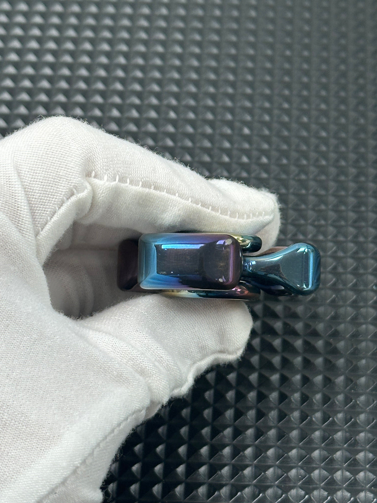Three-Leaf Horizon Zirconium Oil Slick