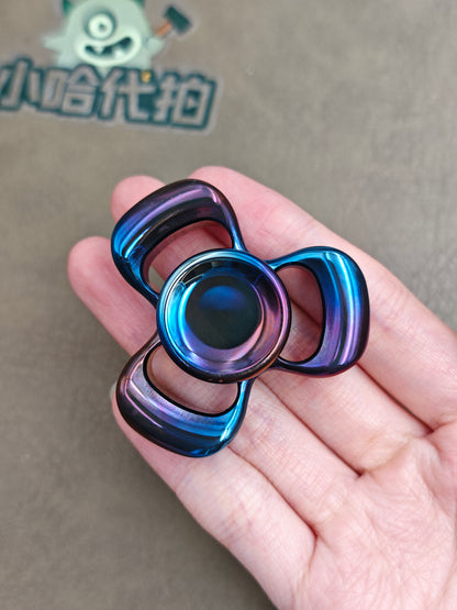 Three-Leaf Horizon Zirconium Oil Slick