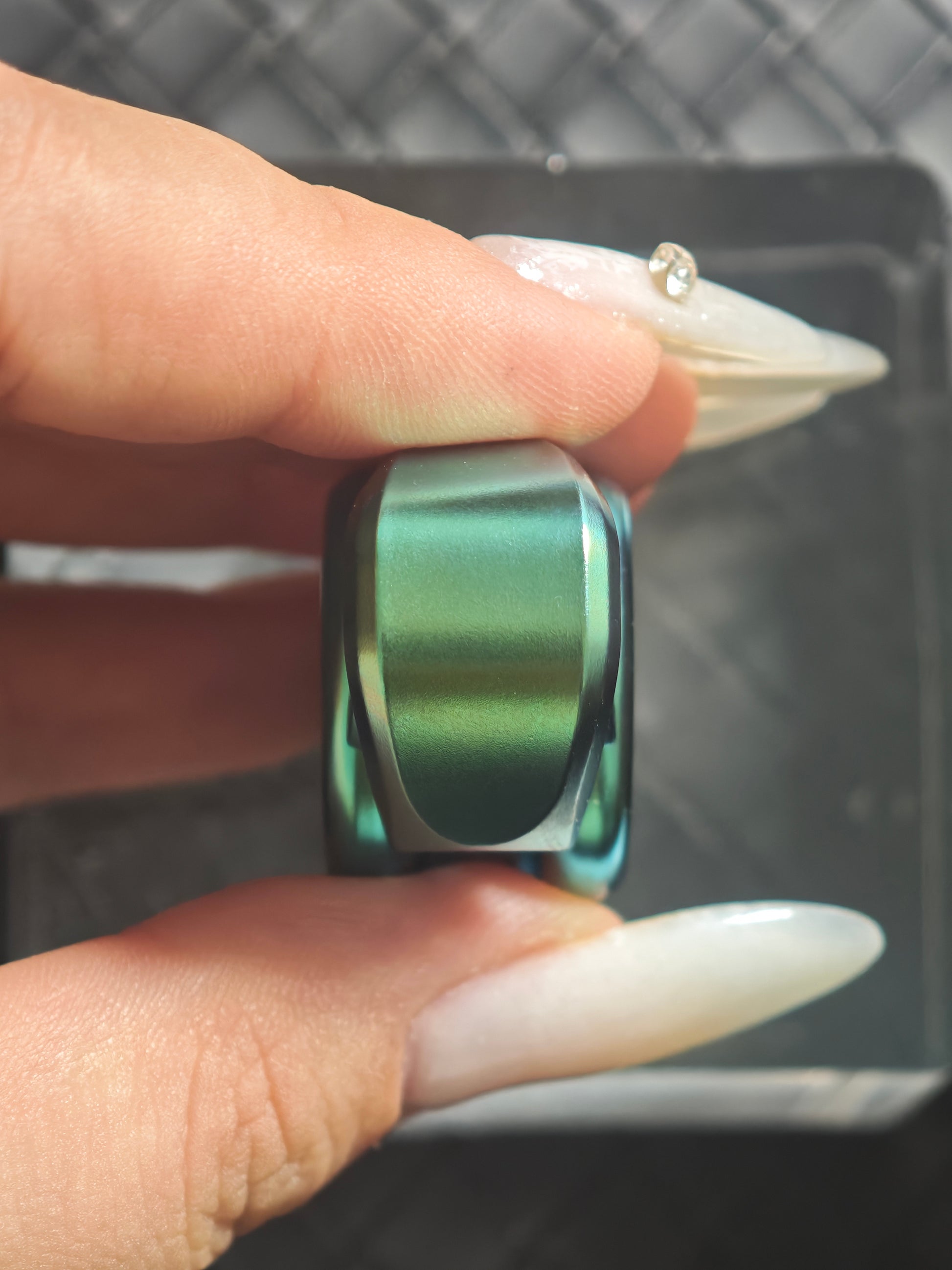 Pan Yixian Zirconium
