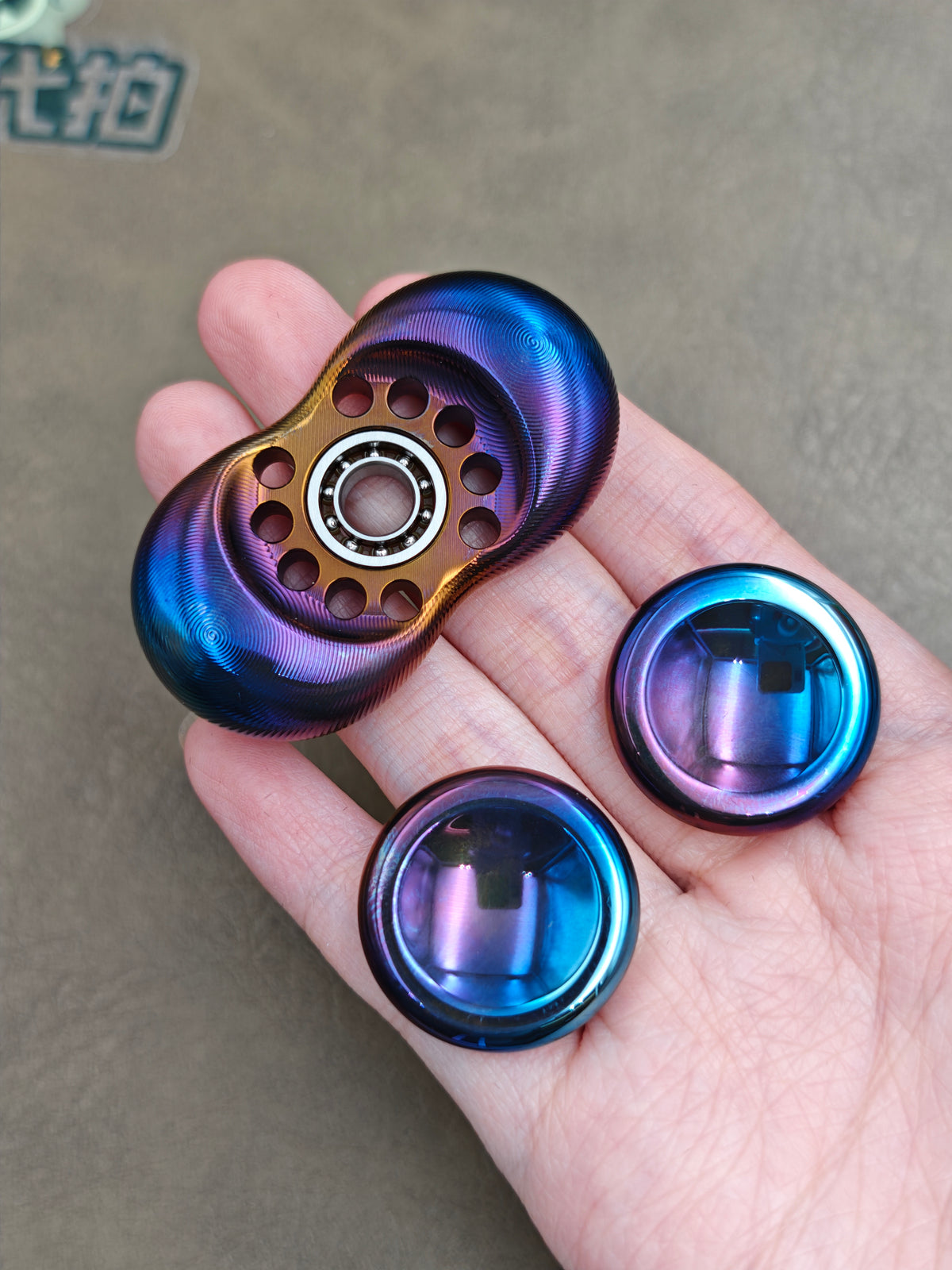 Two-Leaf Cell Zirconium Oil Slick