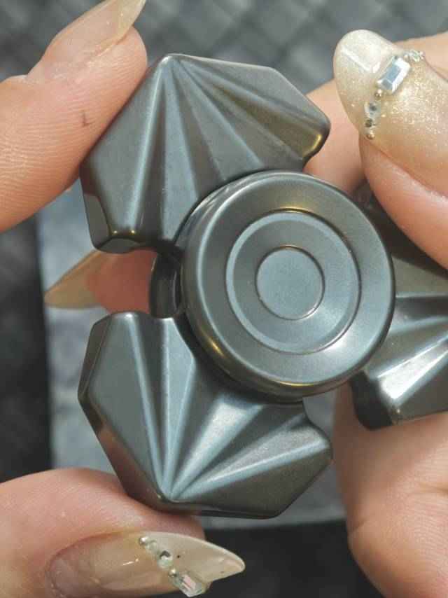 Tri-Leaf Crossbone Zirconium