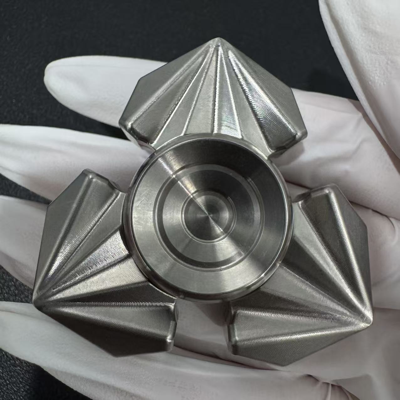 Tri Leaf Crossbone Titanium