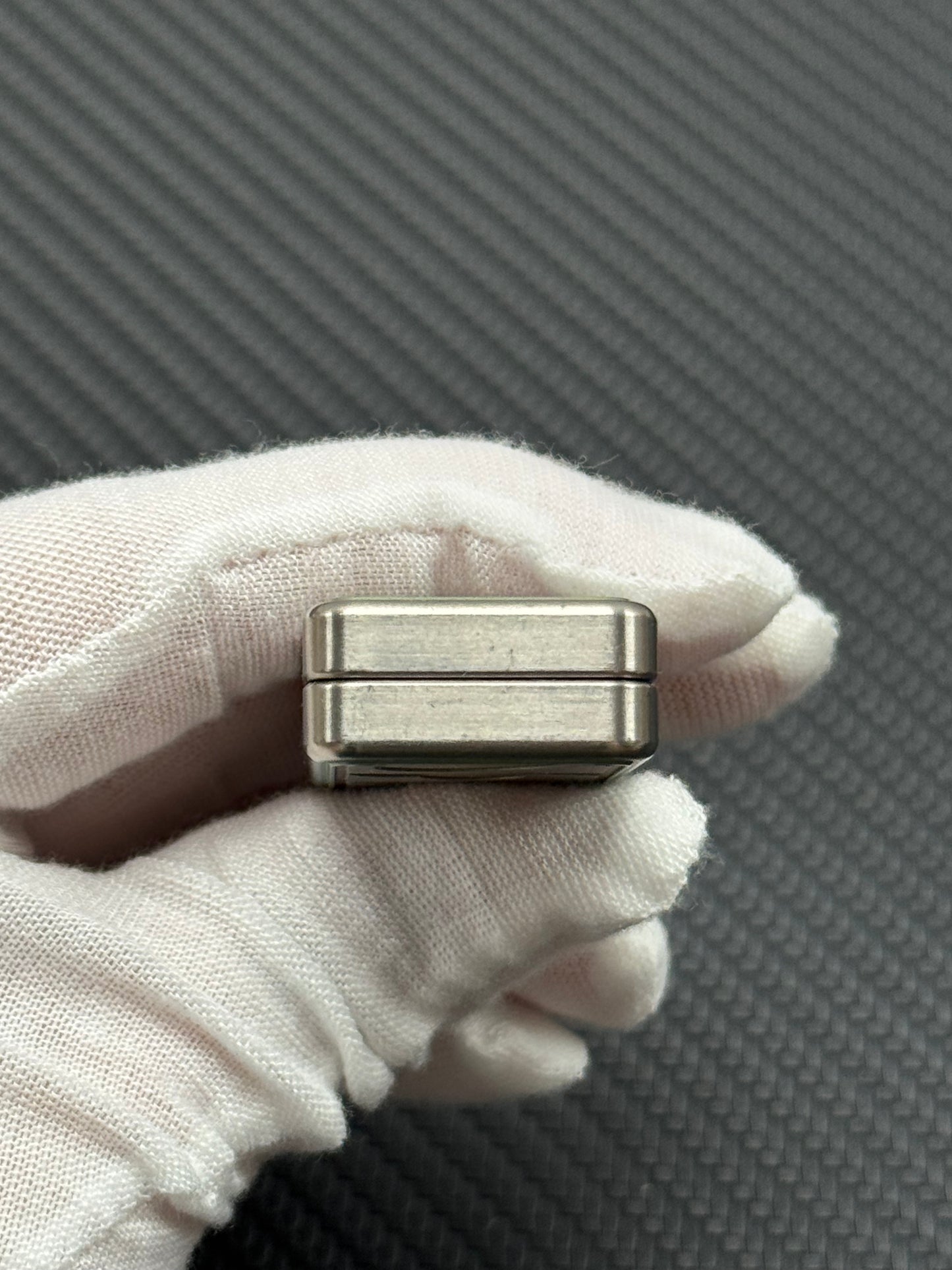 Dollar Pig Snout Titanium