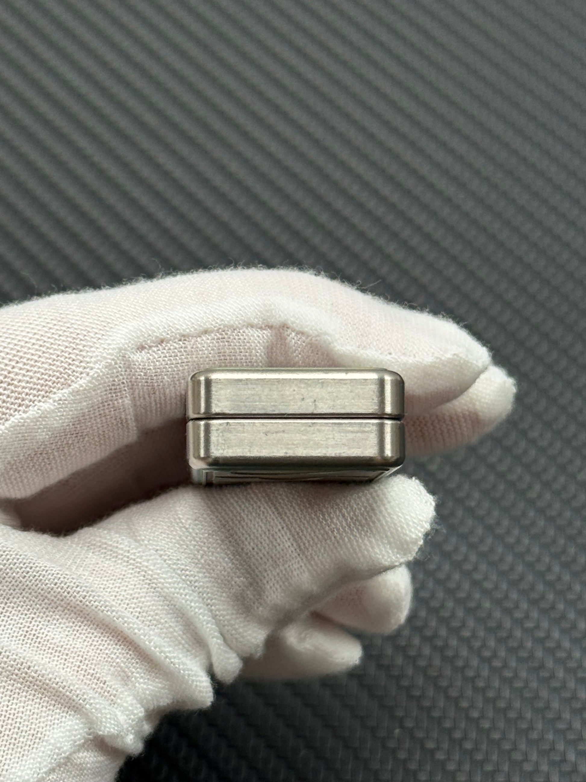 Dollar Pig Snout Titanium