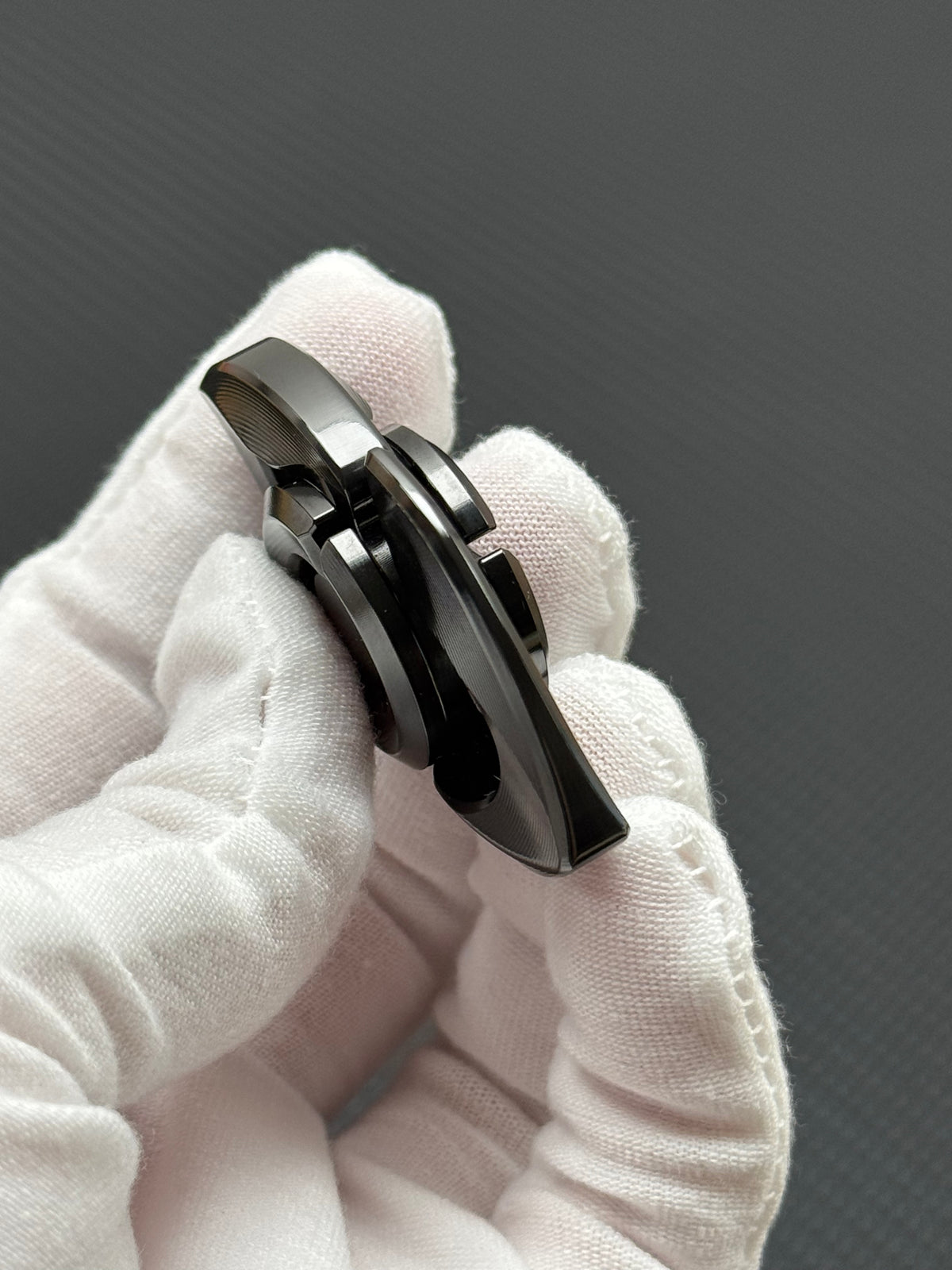 Baby Dolphin Zirconium