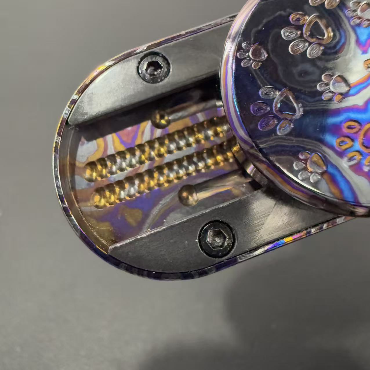 F2.9 Zircuti