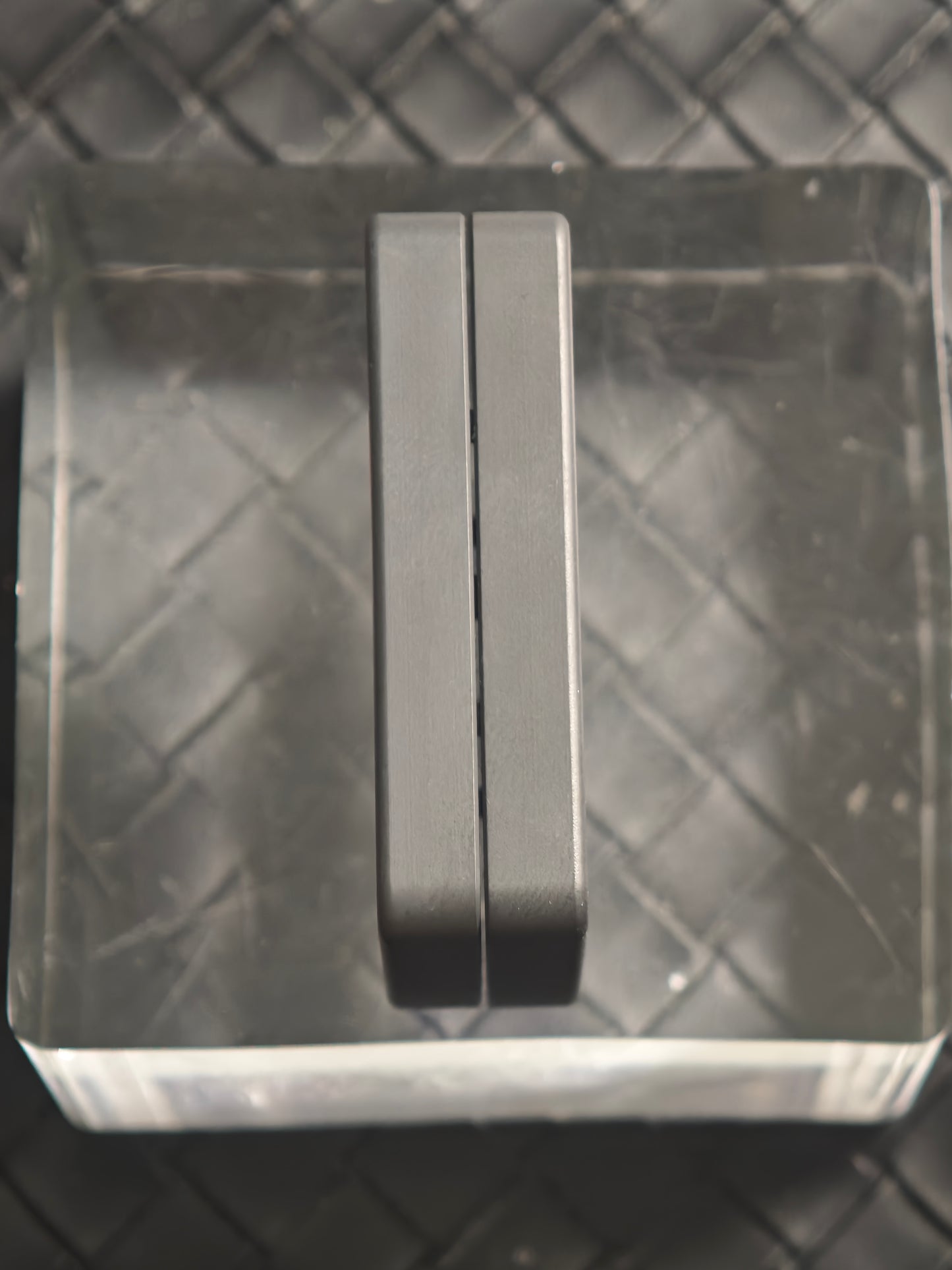 Mute Zirconium