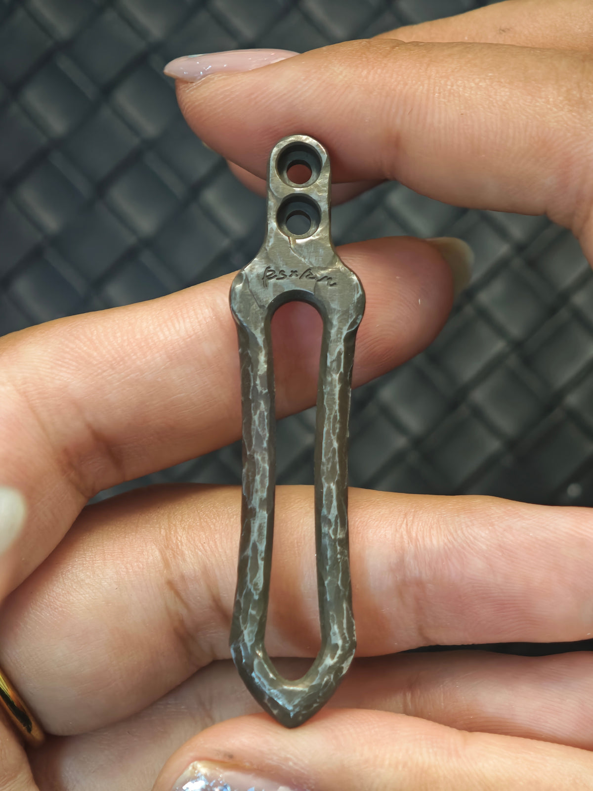 Greatsword Clip Titanium Stone Textured