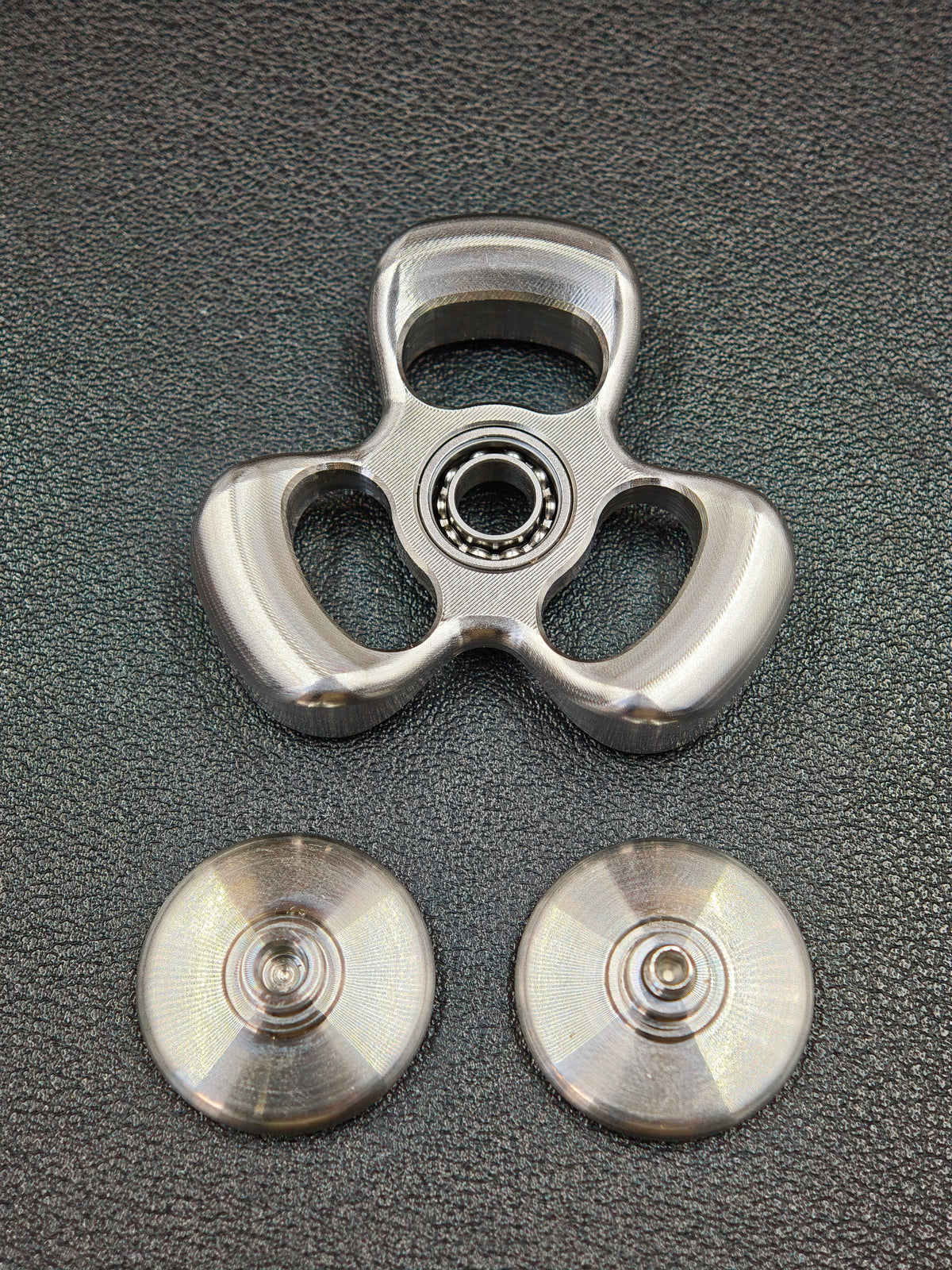 Three-Leaf Horizon Stainless Steel