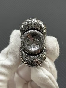 Two-Leaf Cell Damasteel Etched